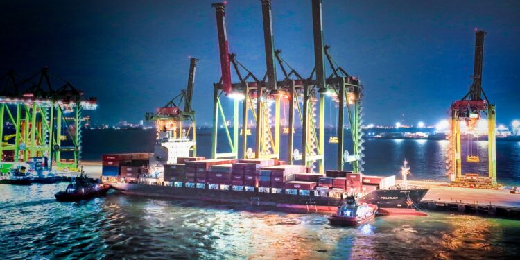 Teluk Lamong Layani Service Baru, Jakarta-Surabaya-Shanghai