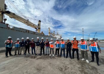 Pelindo Grup Berhasil Sandarkan Kapal Curah Terbesar di Kijing