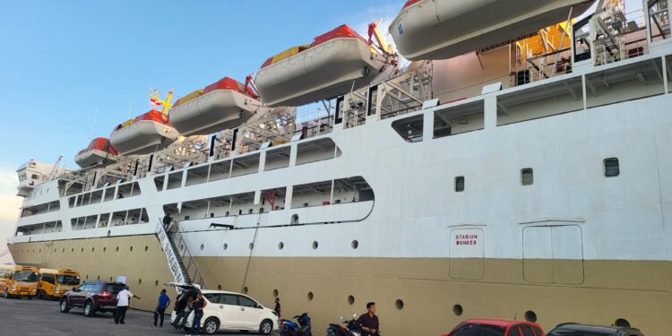 Kapal Sinabung Jadi Hotel Terapung Pada Sail Teluk Cendrawasih