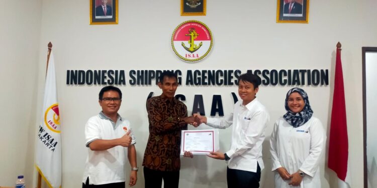 Peserta Diklat IMDG Code ISAA Terima Sertifikat