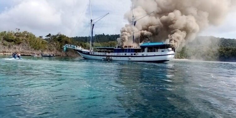 Kapal Indosiren Terbakar, Semua ABK Berhasil Dievakuasi