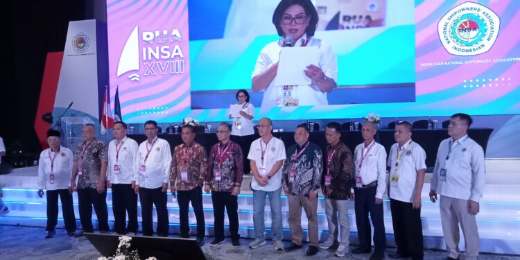 Carmelita Hartoto Kukuhkan 12 Ketua DPC INSA