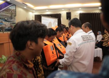 Sertifikat Kapal & Life Jacket Gratis Dibagikan di Labuan Bajo