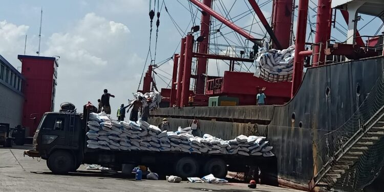 7.000 Ton Pupuk Masuk Belawan