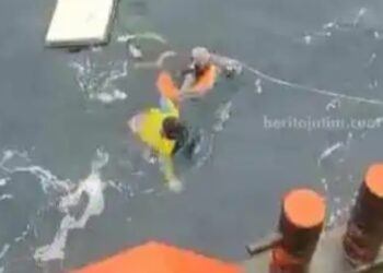 Tim SAR Berhasil Evakuasi 12 ABK Putra Sumber Mas YangTenggelam
