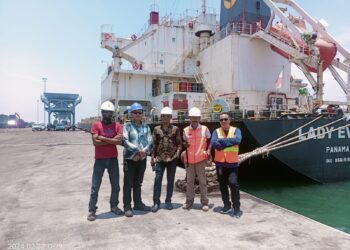 27 Ribu Ton Raw Sugar Masuk Probolinggo, Sekarang Masih Dibongkar