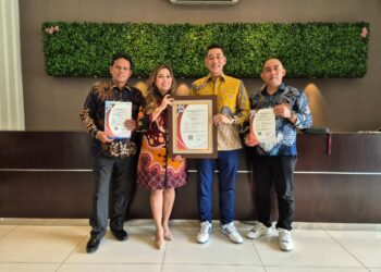 Direksi & Komisaris PT Depot Hub Indonesia Terima Sertifikasi ISO 9001:2015 dan ISO 45001:2018