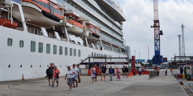 Selasa Sore, Kapal Pesiar Viking Orion Bertolak ke Singapura