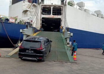 Kapal Serasi V Angkut 800 Kendaraan Dari Belawan ke Jawa