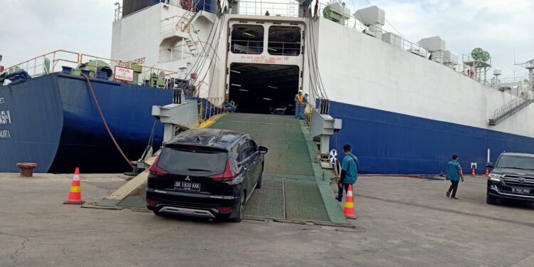 Kapal Serasi V Angkut 800 Kendaraan Dari Belawan ke Jawa
