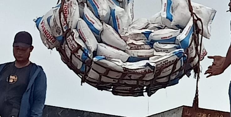 6.700 Ton Pupuk Masuk Belawan