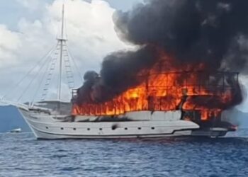 Kapal Wisata Oceanik Terbakar di Raja Ampat