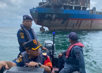 Kebakaran Kapal Layar Anggun 8 di Tanjung Berakit Berhasil Diatasi KPLP