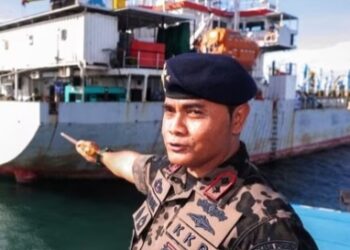 KKP Hentikan & Segel Kapal Pengeruk Pasir Laut di Lamongan