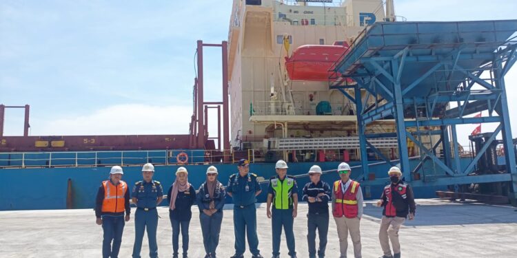 33.110 Ton Gypsum Masuk Probolinggo Lewat Pelabuhan DABN