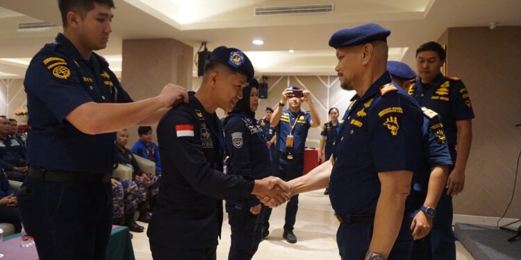 KPLP Bekali Awak Kapal Patroli Negara Menembak