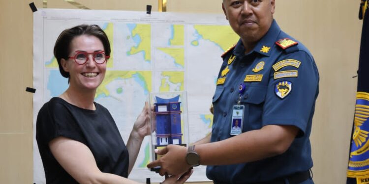 Tim IALA Kunjungi Distrik Navigasi Teluk Bayur