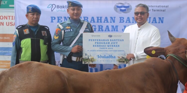 Idul Adha, JICT Bagikan 40 Sapi ke Masyarakat Sekitar
