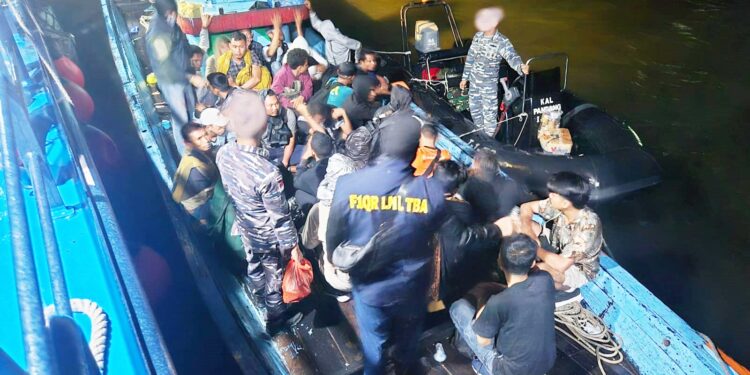 Tim Gabungan Lanal-BC Amankan PMI ke Malaysia