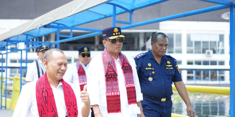 Dirjen Hubdat Tinjau Sarana Prasarana Pelabuhan Penyeberangan di Danau Toba