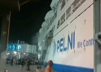 Kapal Umsini Terbakar di Pelabuhan Makassar