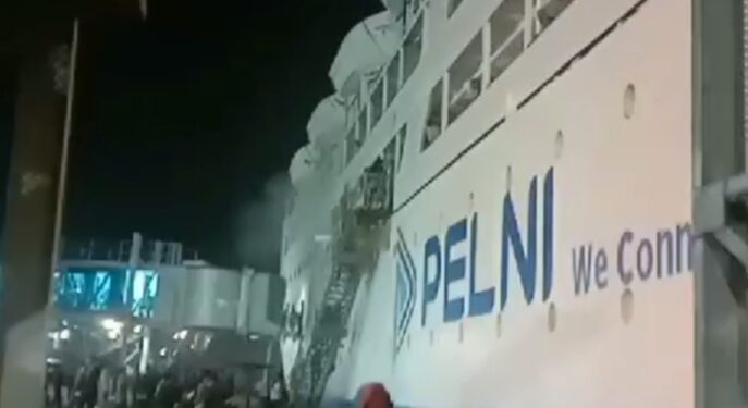 Kapal Umsini Terbakar di Pelabuhan Makassar
