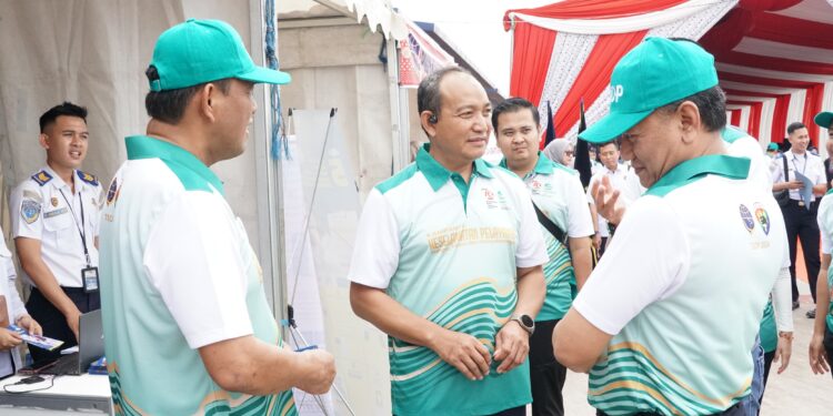 Kampanyekan Keselamatan Transportasi Sungai & Danau, Hubdat Bagikan 600 Life Jacket