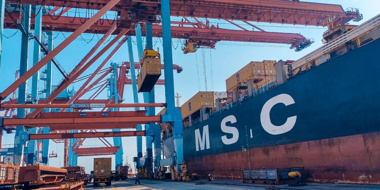 OJA Menyambut Kapal MSC di Terminal Peti Kemas Internasionalnya