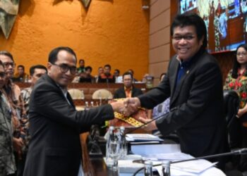 Menhub Serahkan DIM Perubahan UU Pelayaran ke Komisi V DPR RI