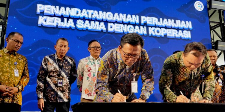 Hubdat-Koperasi Teken PKS Penggunaan Area UMKM di Terminal Liuwipanjang