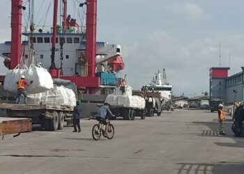 6.700 Ton Semen Padang Masuk Belawan