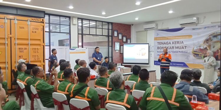 Pelindo Terminal Petikemas Sosialisasikan Safety Awareness Serentak di Seluruh Indonesia