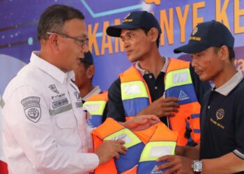 Perhubungan Rame-rame Bagikan Life Jacket di Beberapa Daerah