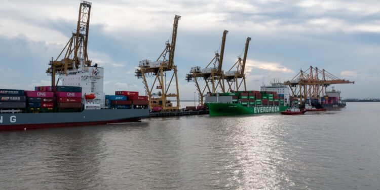 Hingga November, TPS Surabaya Sudah Tangani 1.436.951 TEUs