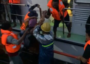 KPLP Bantu Evakuasi Kapal Fajar Lorena Yang Tenggelam, Dua Meninggal Satu Kritis