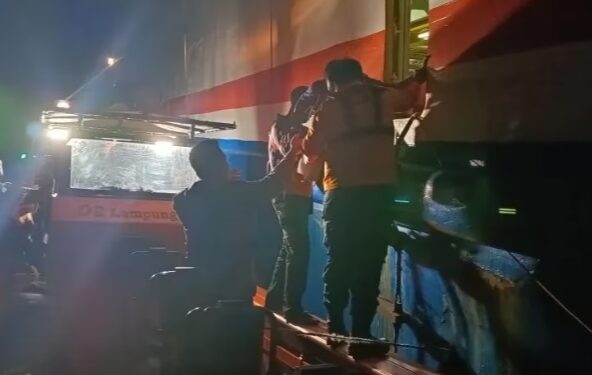 KMP Jagantara Kandas, Para Penumpang Berhasil Dievakuasi