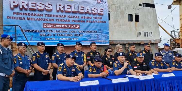 RI Amankan Kapal Bendera Vanuatu & 6 Kru WN Rusia