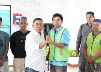 Pelindo Berikan 1.000 Rompi Safety Kepada Sopir JPT