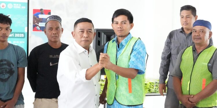 Pelindo Berikan 1.000 Rompi Safety Kepada Sopir JPT