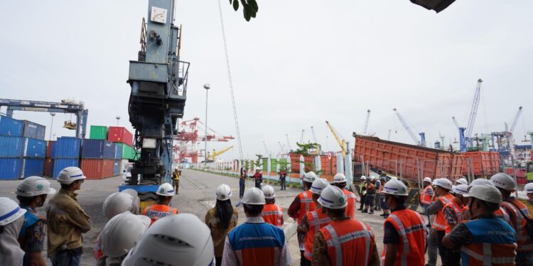 Pelindo Petikemas Gelar Training Vertical Rescue