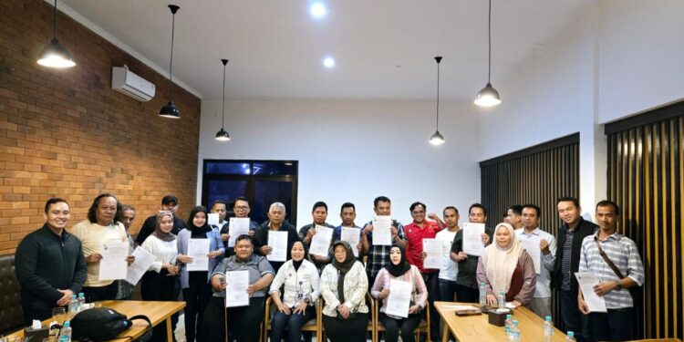 Kemenhub Serahkan SIUKAK kepada Puluhan Keagenan Awak Kapal