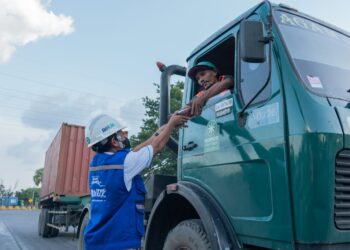 Setiap Hari, TPS Surabaya Bagi-bagi Takjil ke 300 Sopir