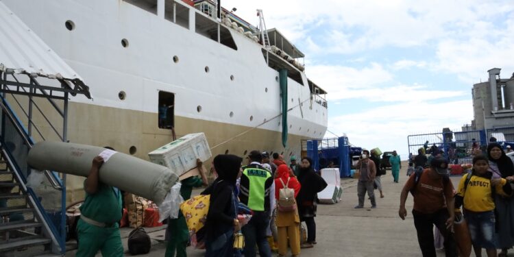 Berbagi di Ramadhan, Pelindo 4 Prediksi Arus Penumpang Naik