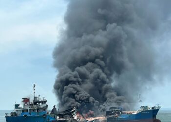 Kapal Tanker Ronggolawe & TB Rosalyn Terbakar, 2 Orang Meninggal