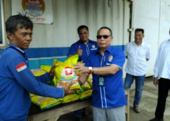 Penjaspel Berikan Bantuan Sembako & Uang ke TKBM Marunda