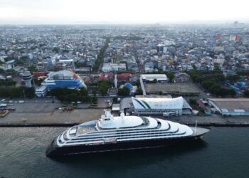 Kapal Pesiar Scenic Eclipse II di Makassar, Bawa 177 Wisatawan