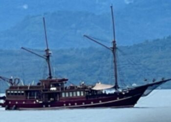 Jemput Wisatawan Asing, Kapal Arenui Sandar di Pelabuhan Donggala