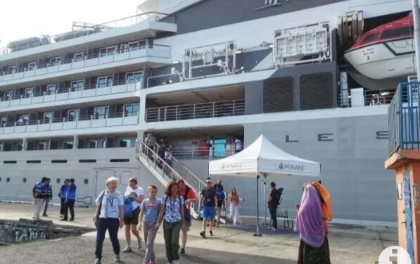 Sebelumnya ke Benoa, Kapal Pesiar MV Le Seal Singgah di NTB