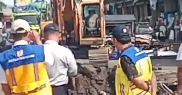 Pengusaha Rugi Ratusan Miliar, Jalan Jebol, Truk Stop Satu Bulan