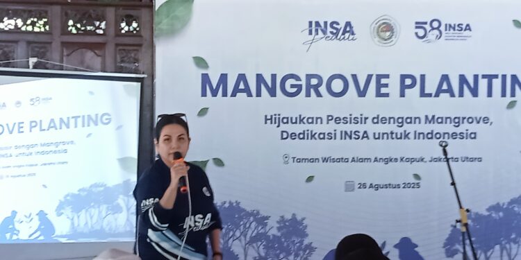 INSA Turut Lestarikan Lingkungan Tanam 5.000 Mangrove